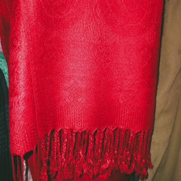 CASHMERE Red Scarf - Picture 3 of 4